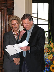 Oberbürgermeisterin Dr. h.c. Petra Roth und der Stifter des Preises Alois Kottmann (2004)